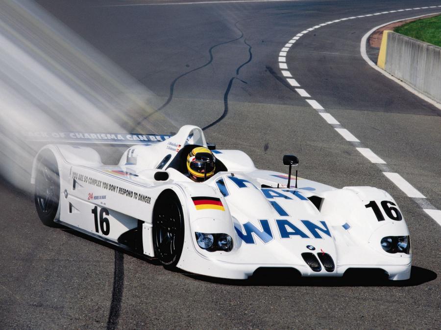  BMW V12 LMR Art Car by Jenny Holzer 1999 года  (фото 6 из 27)
